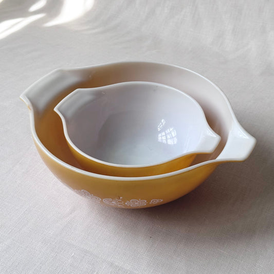 Pyrex 'Butterfly Gold' Bowl Set