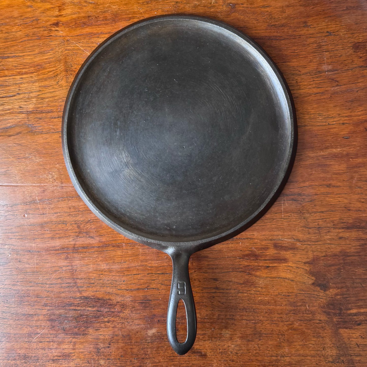 Early 20th century No. 9 Griswold Cast Iron Griddle