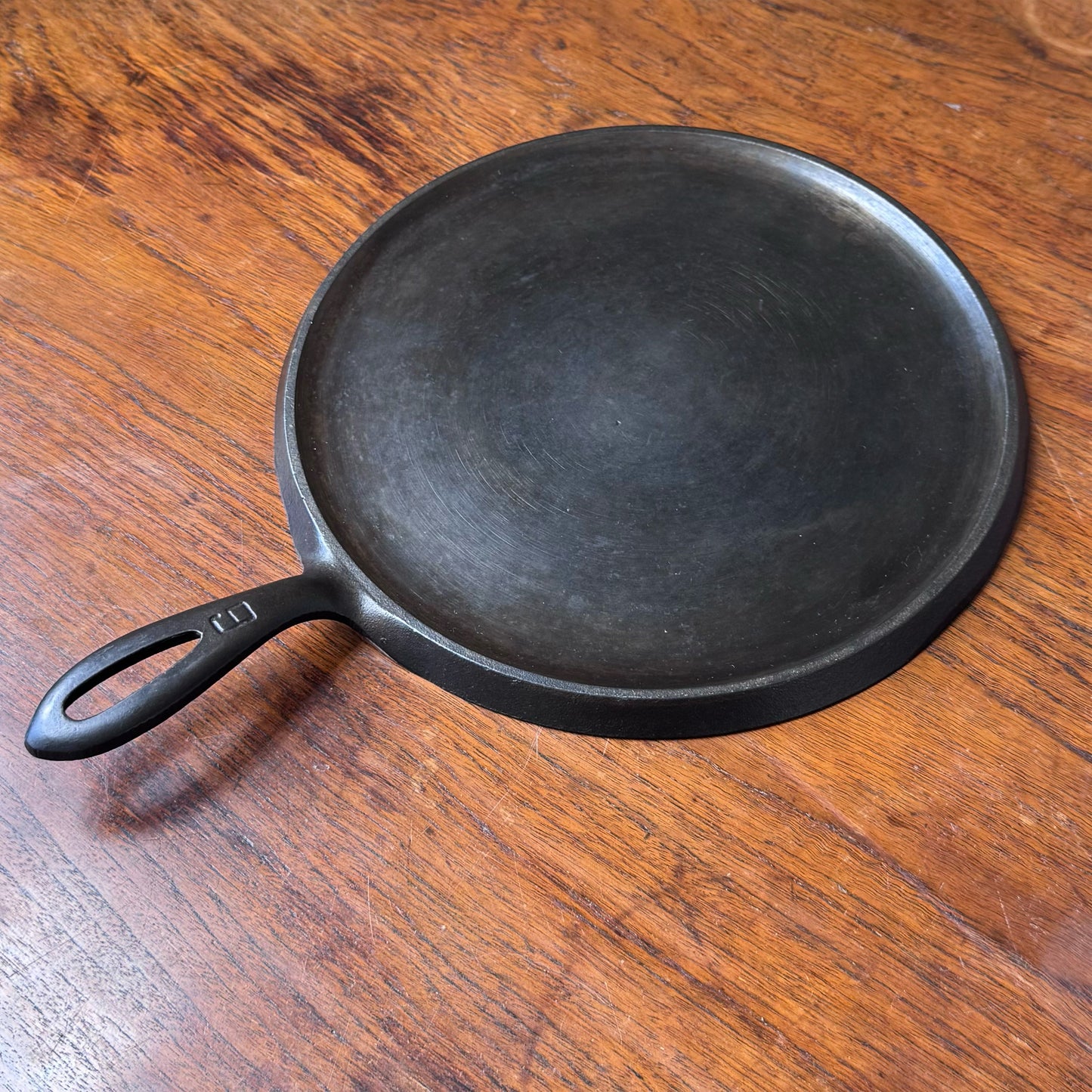 Early 20th century No. 9 Griswold Cast Iron Griddle