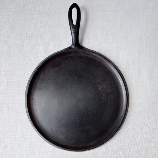 Early 20th century No. 9 Griswold Cast Iron Griddle