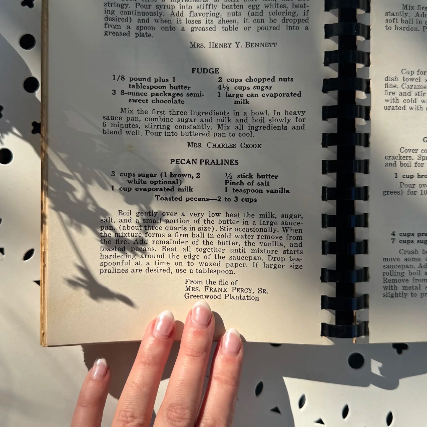 1st Edition 'C'est Si Bon' Green Spiral Bound Cookbook