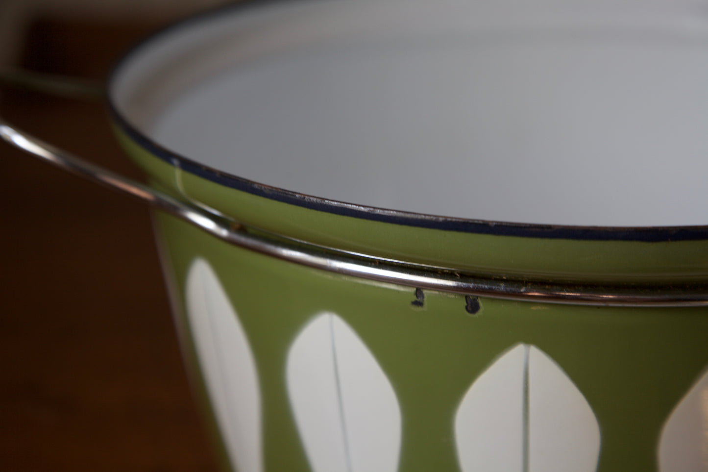 1960's Catherineholm- Enamel Dutch Oven 8qt- Avocado and White- Lotus Print