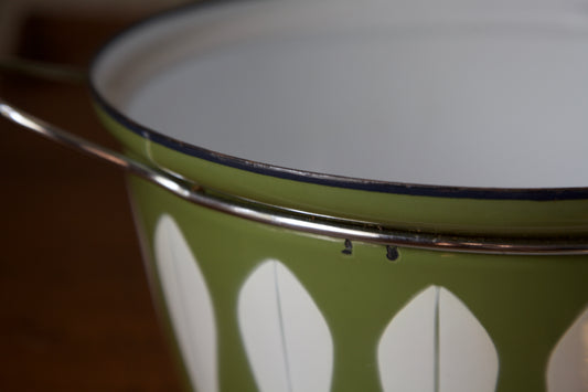 1960's Catherineholm - Avocado and White- Lotus Print Enamel Dutch Oven 8 qt.