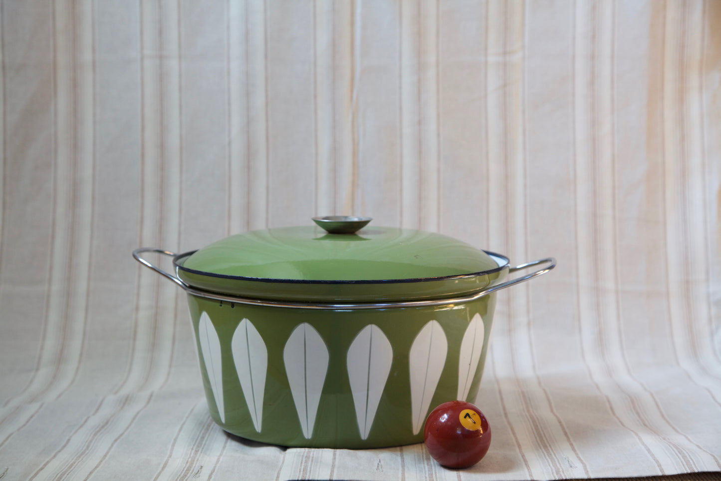 1960's Catherineholm- Enamel Dutch Oven 8qt- Avocado and White- Lotus Print