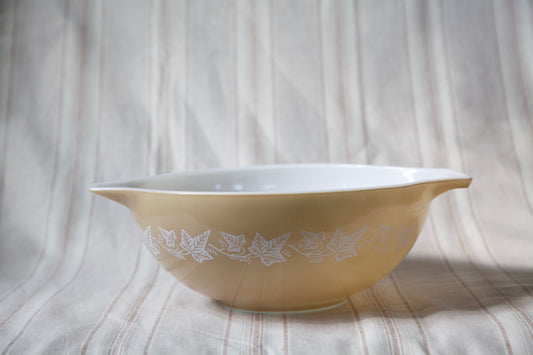 1960's Pyrex- Sandalwood Pattern- 4qt Cinderella Mixing Bowl