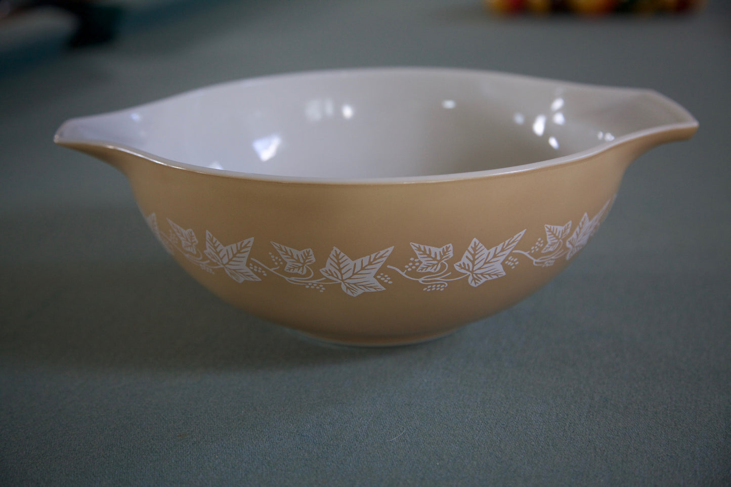 1960's Pyrex- Sandalwood Pattern- 4qt Cinderella Mixing Bowl