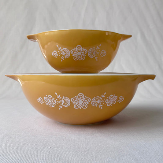 Pyrex 'Butterfly Gold' Bowl Set