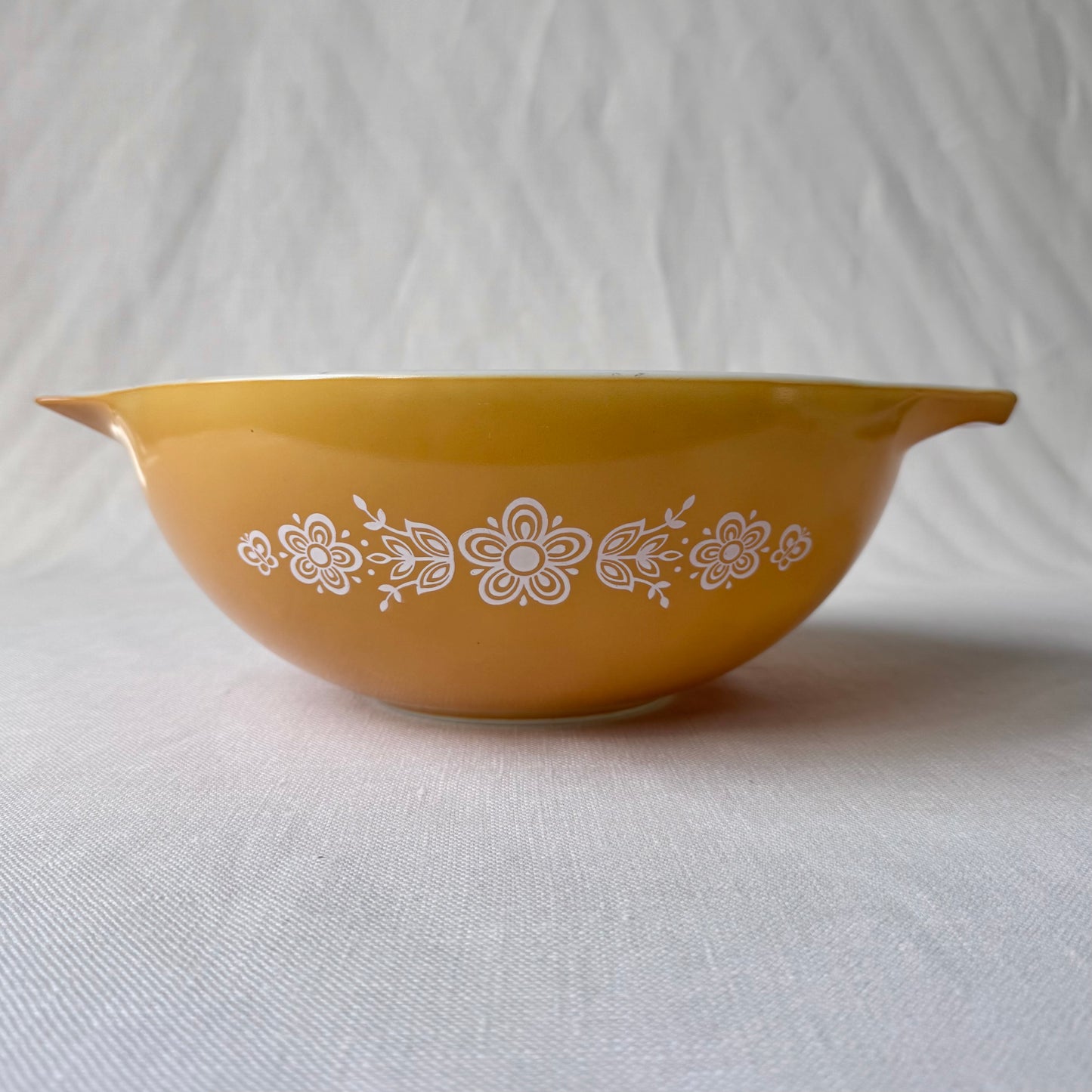 Vintage Pyrex 'Butterfly Gold' Bowl Set