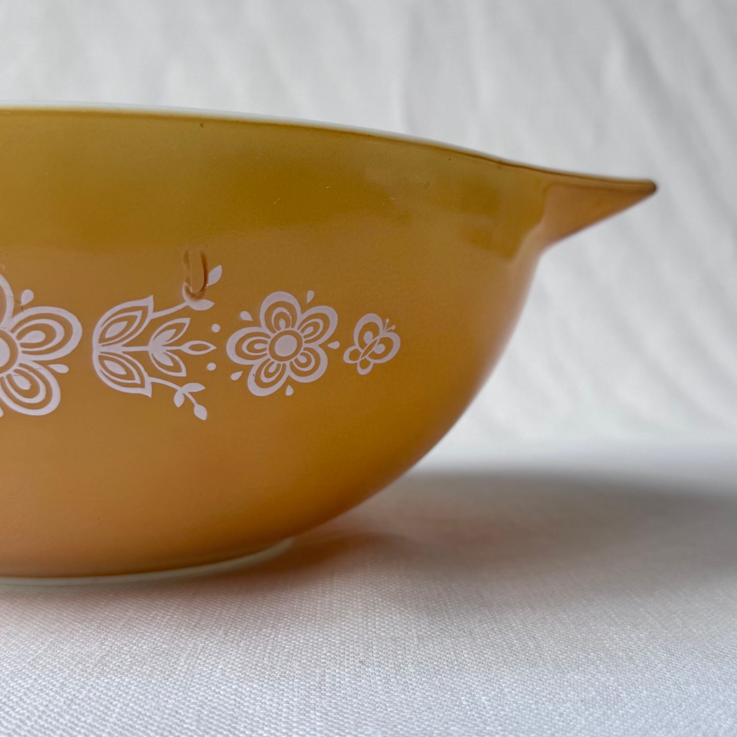 Vintage Pyrex 'Butterfly Gold' Bowl Set