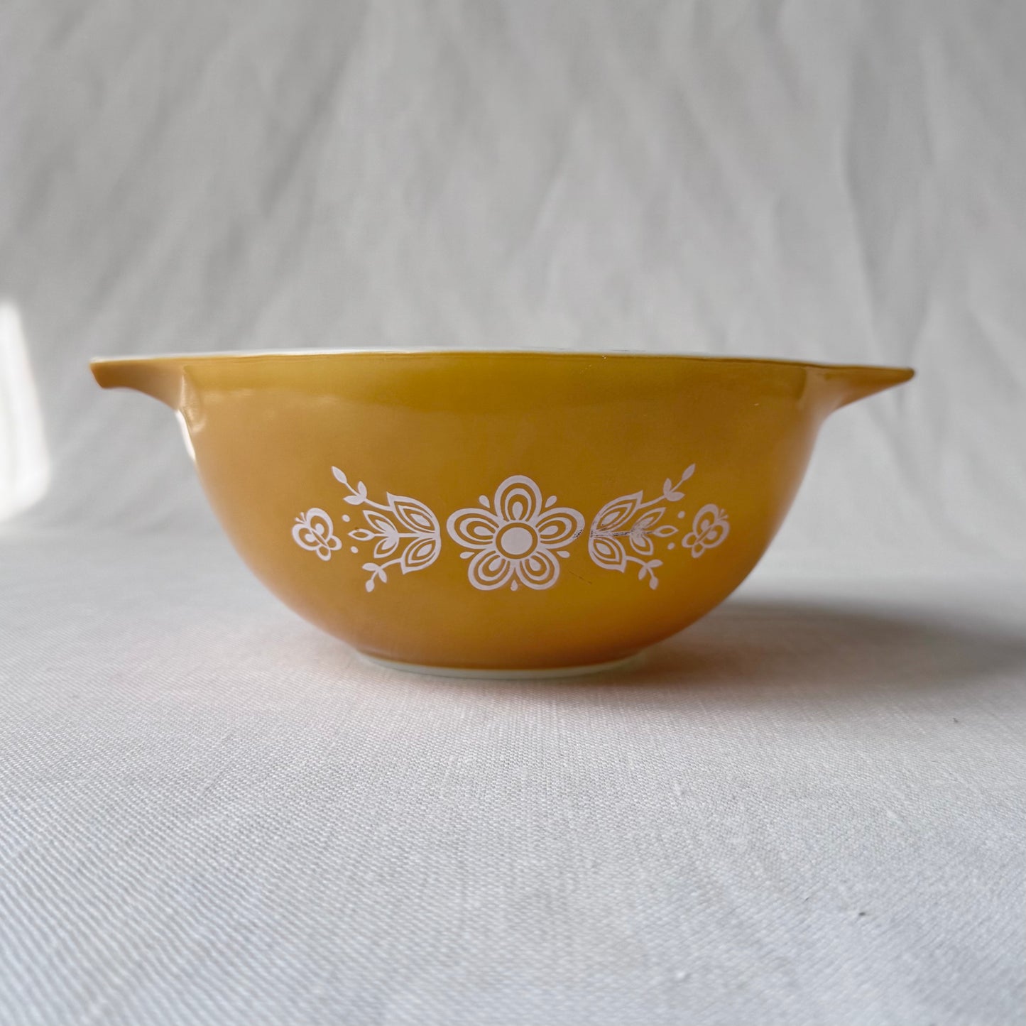 Vintage Pyrex 'Butterfly Gold' Bowl Set