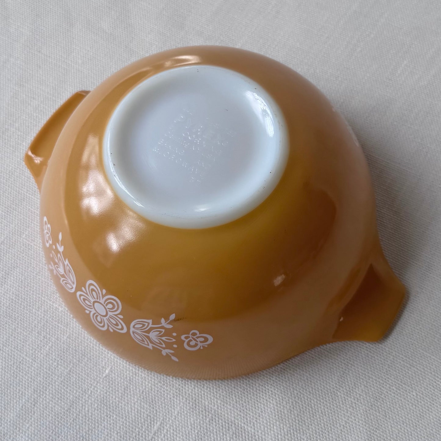 Vintage Pyrex 'Butterfly Gold' Bowl Set