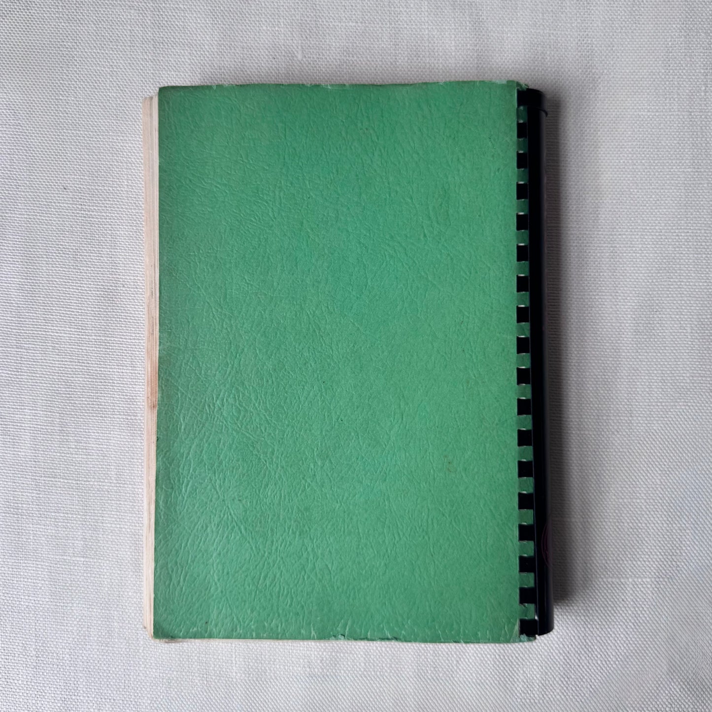 1st Edition 'C'est Si Bon' Green Spiral Bound Cookbook