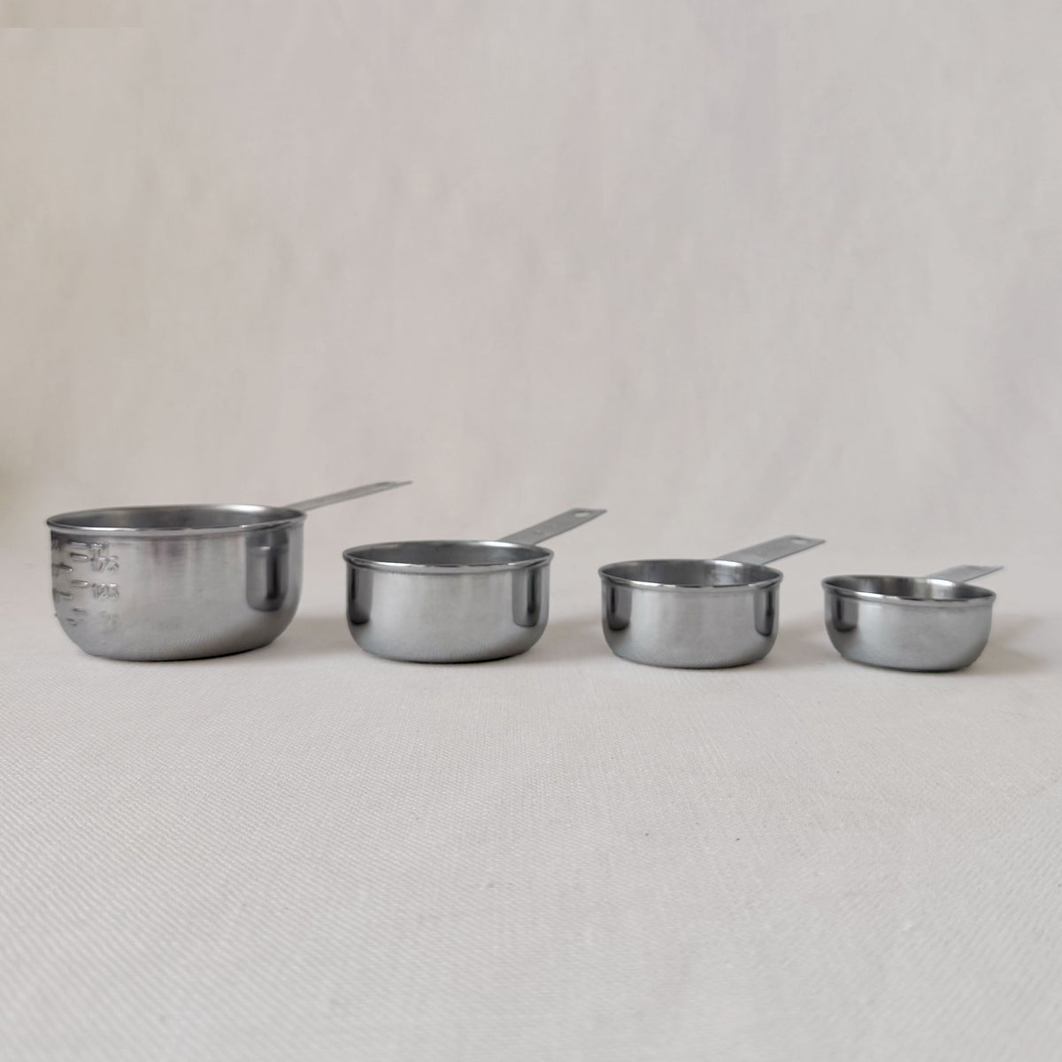New Measuring Cup Set of 4