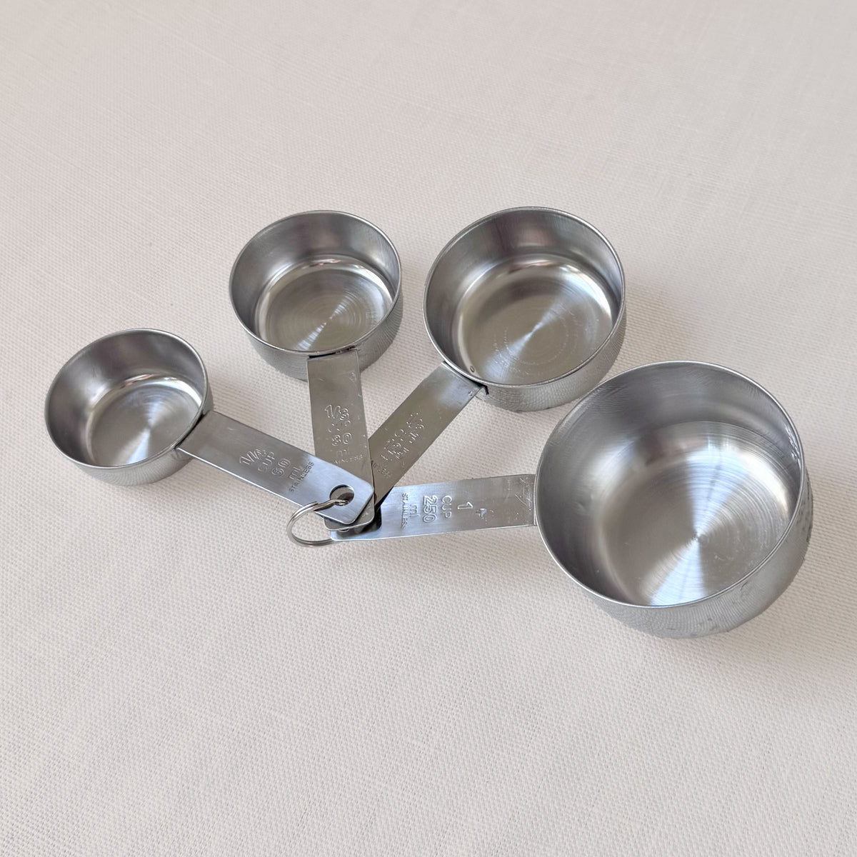 New Measuring Cup Set of 4