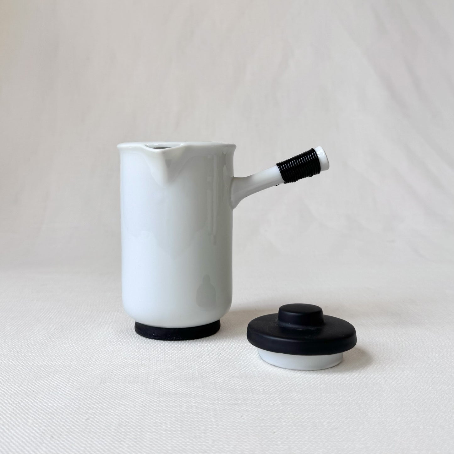 'Holt Howard' Minimalist Black & White Tea Set