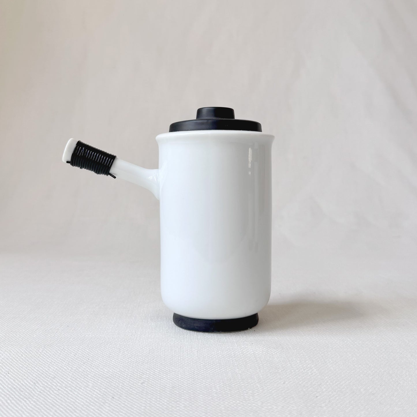 'Holt Howard' Minimalist Black & White Tea Set