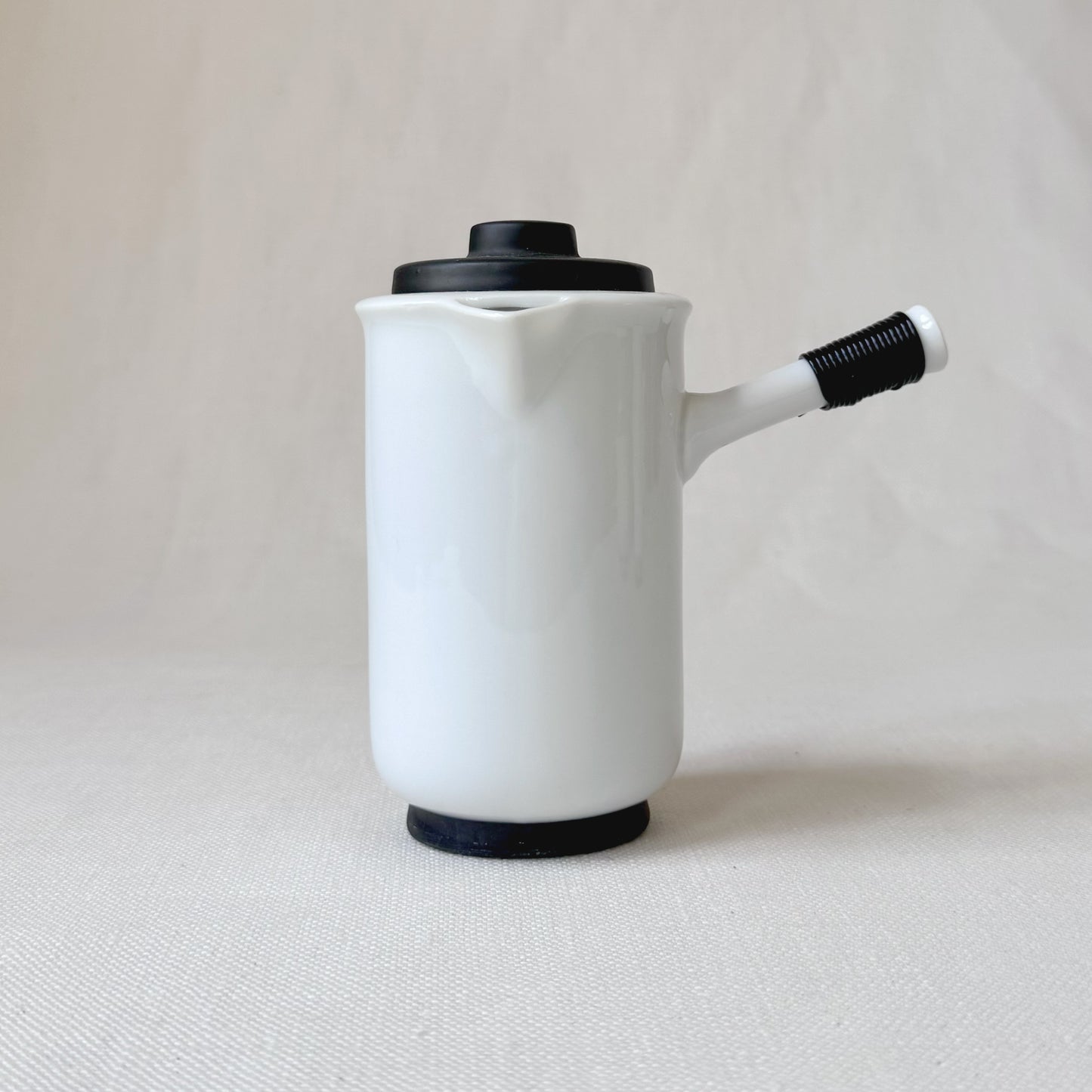 'Holt Howard' Minimalist Black & White Tea Set